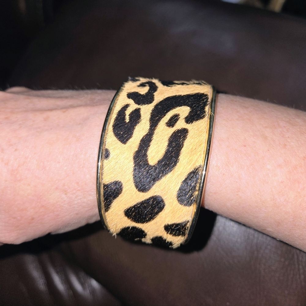 Leopard Print Cuff Bracelet Goldtone - Picture 7 of 10